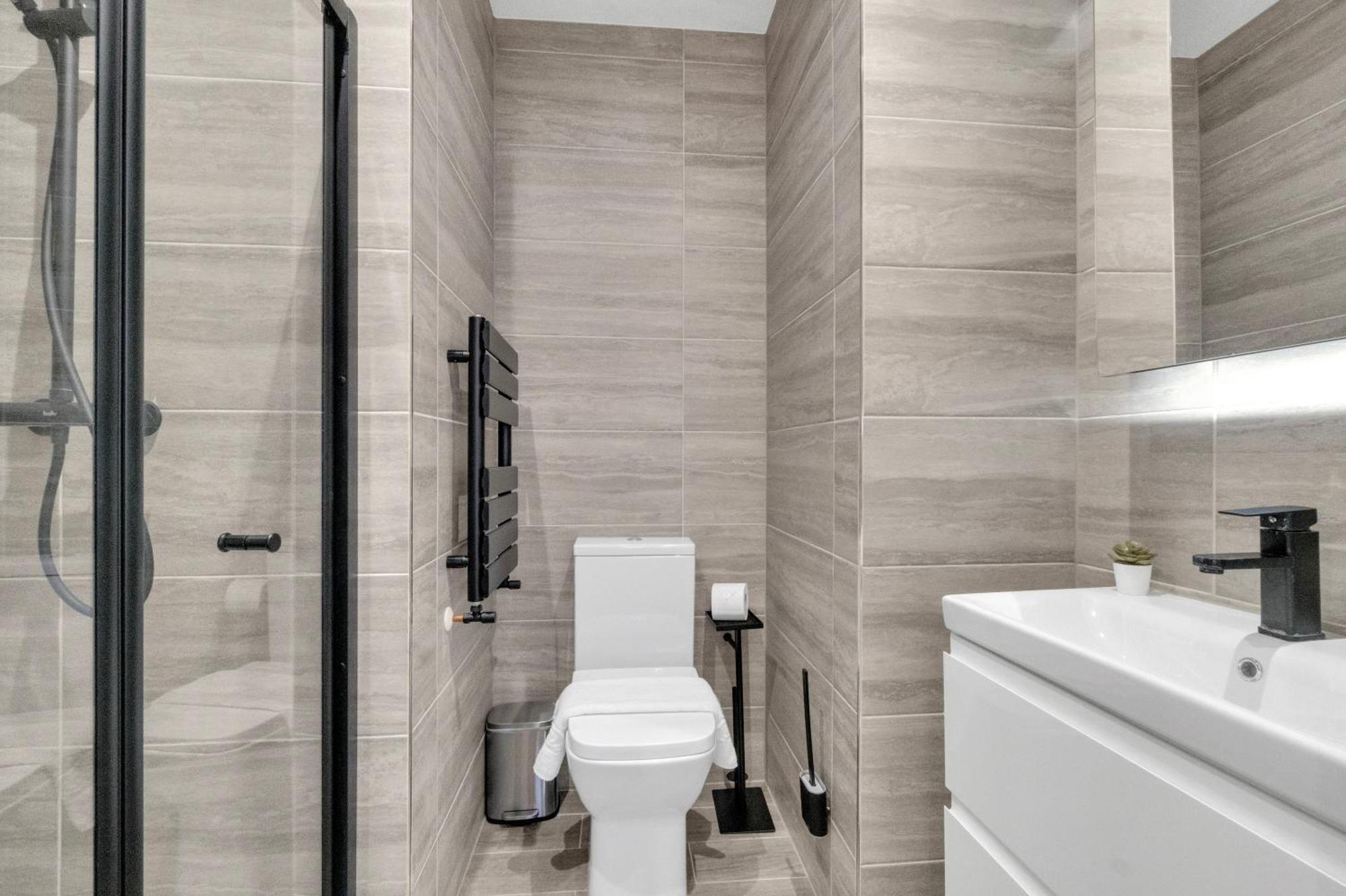 Homely North London Apartments Hendon The Hyde المظهر الخارجي الصورة