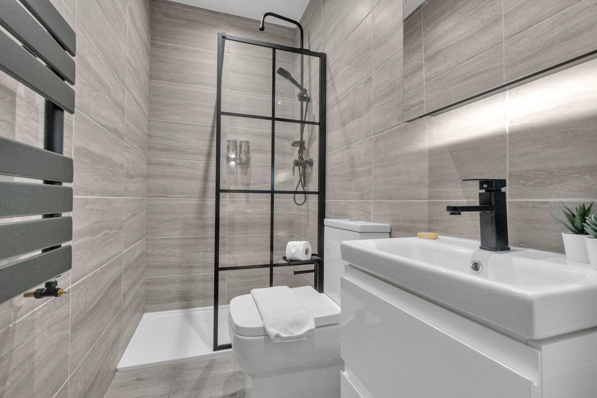 Homely North London Apartments Hendon The Hyde المظهر الخارجي الصورة