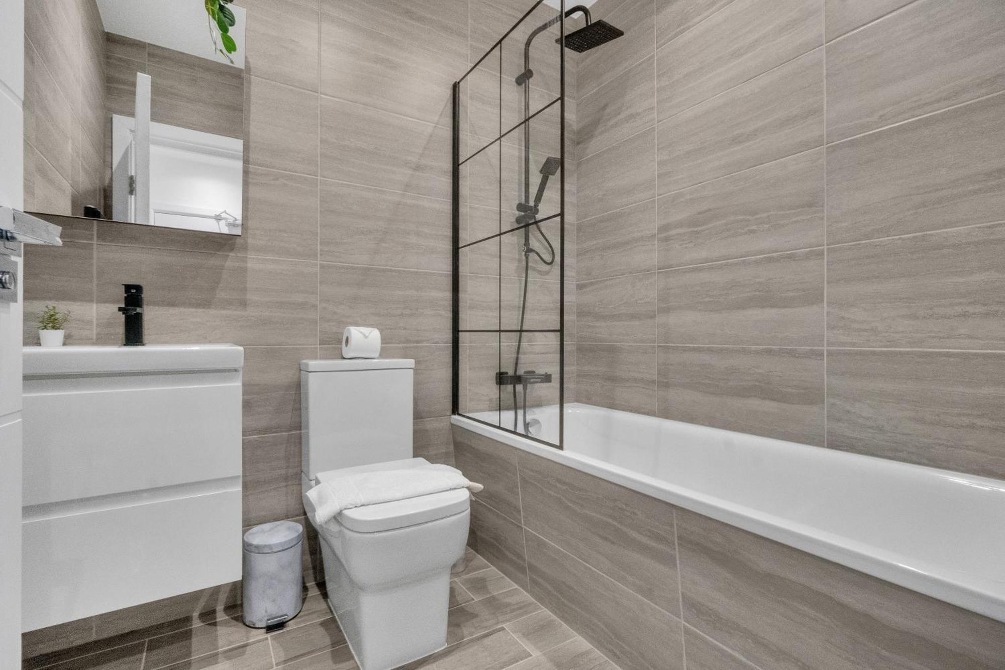 Homely North London Apartments Hendon The Hyde المظهر الخارجي الصورة