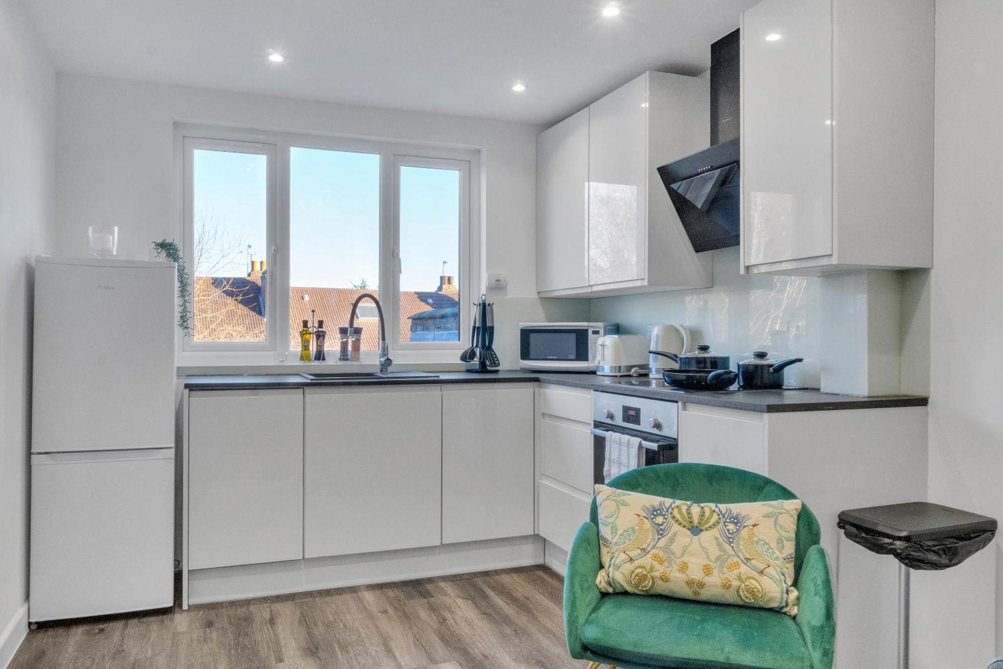 Homely North London Apartments Hendon The Hyde المظهر الخارجي الصورة