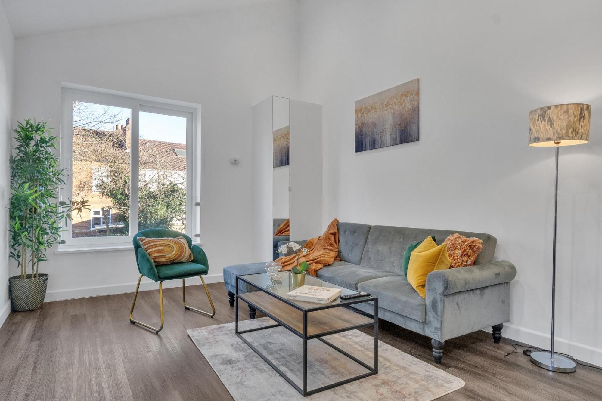 Homely North London Apartments Hendon The Hyde المظهر الخارجي الصورة
