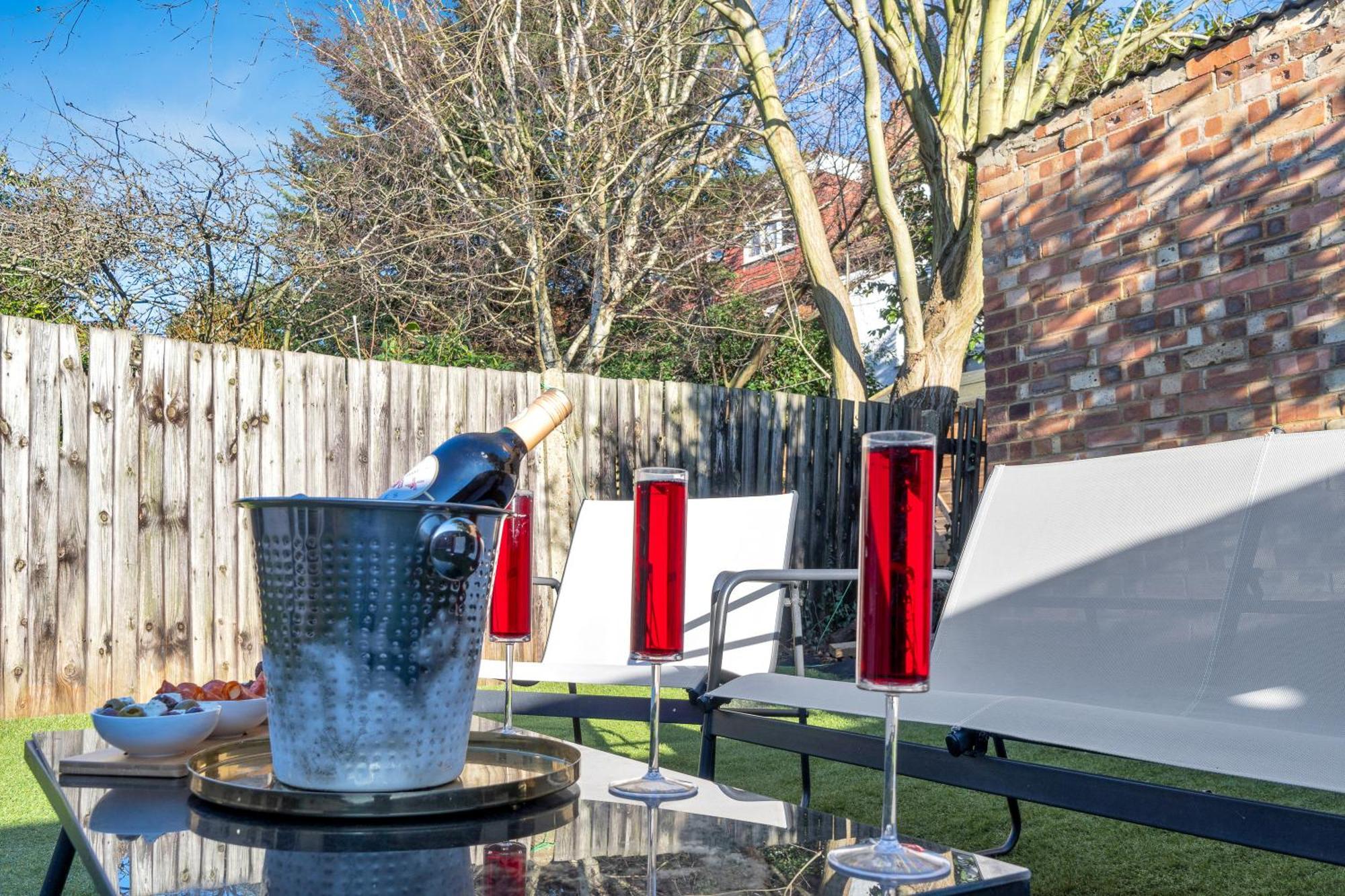 Homely North London Apartments Hendon The Hyde المظهر الخارجي الصورة