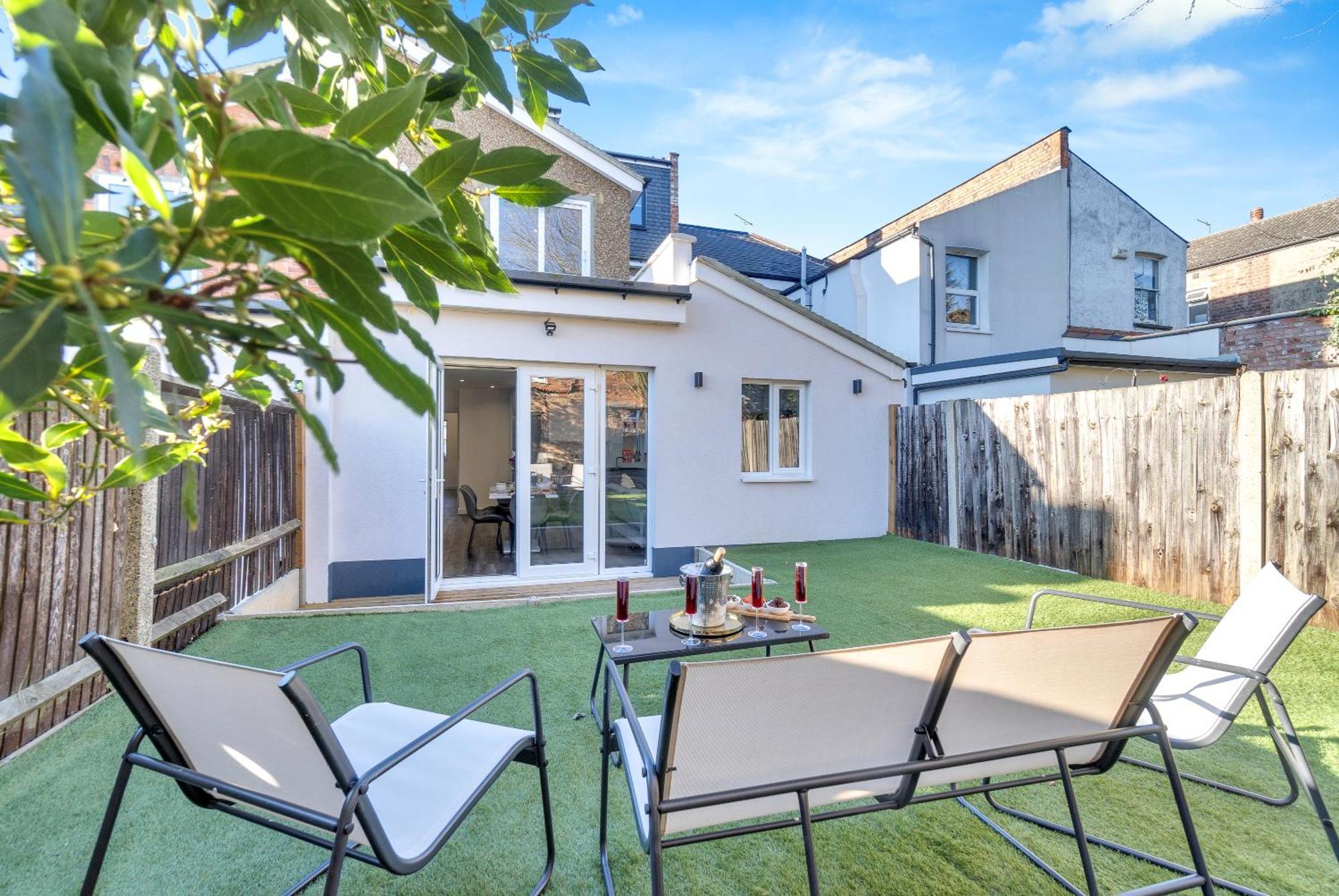 Homely North London Apartments Hendon The Hyde المظهر الخارجي الصورة